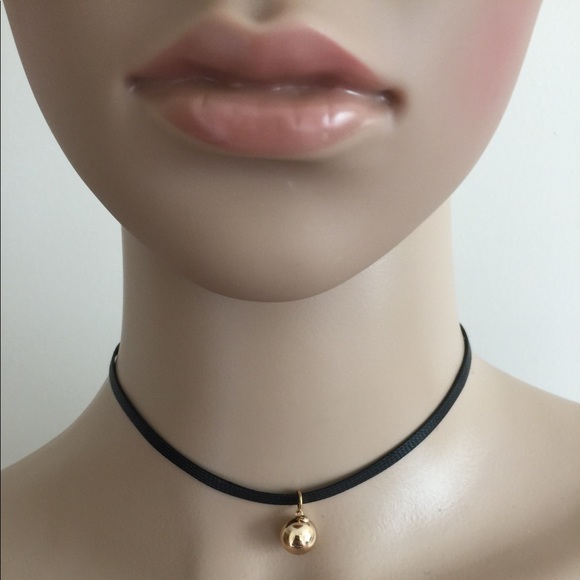 Black Choker round pendant - Picture 2 of 3